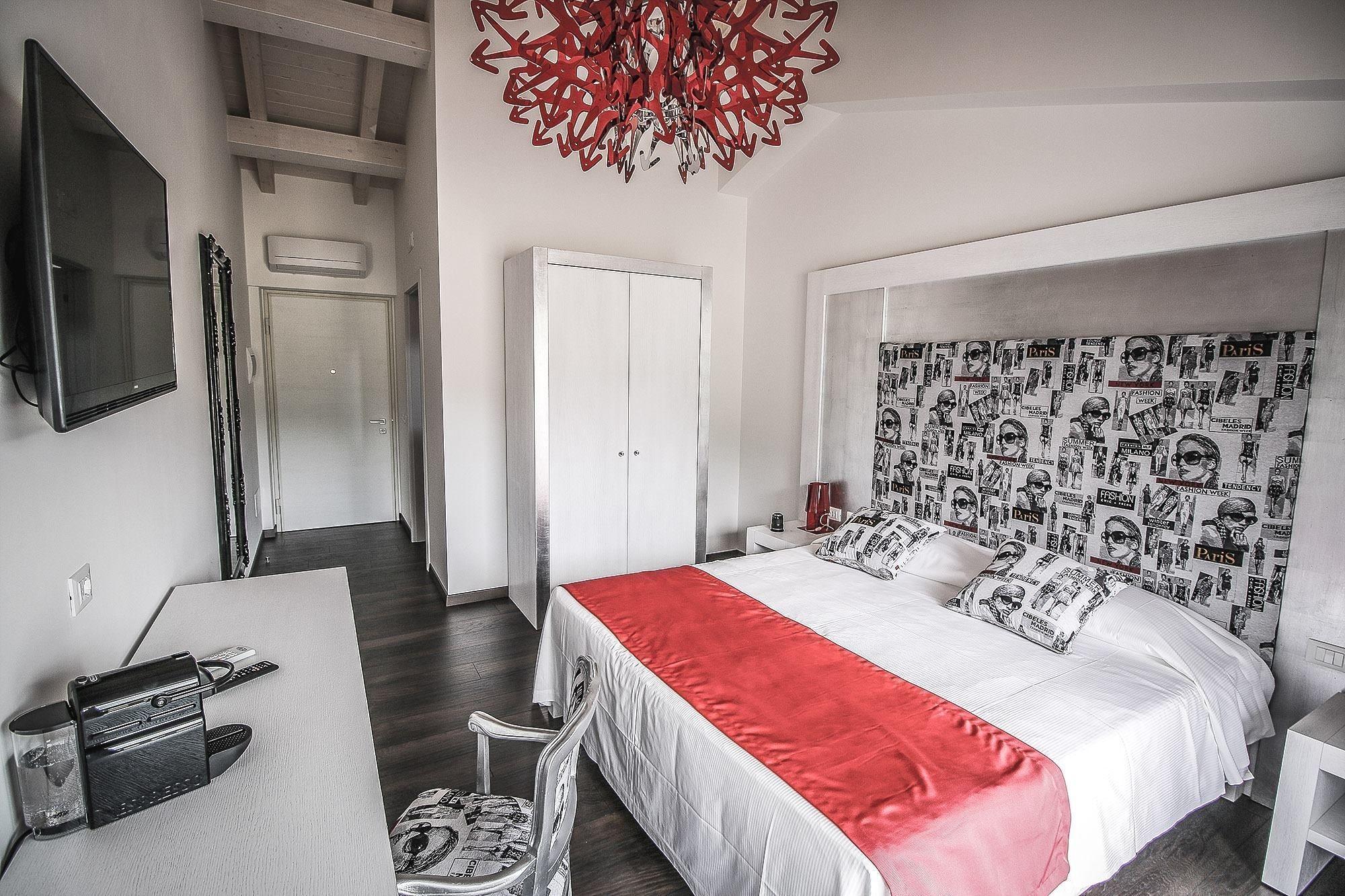 Hotel La Compagnia Del Viaggiatore LʼAquila Exterior foto
